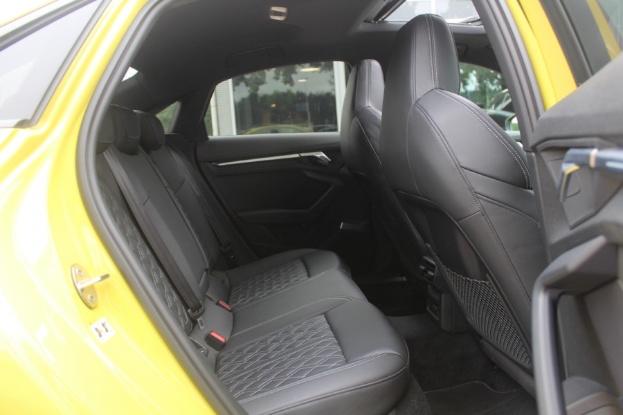 Audi S3 Limousine 2.0 TFSI quattro Edition One / Panoramadak / Camera / RS Seats / B&O / 19'' / Matrix LED / Navigatie / Dodehoek / ACC / Stoelverwarming / DAB