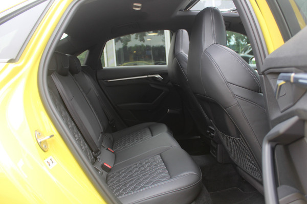 Audi S3 Limousine 2.0 TFSI quattro Edition One / Panoramadak / Camera / RS Seats / B&O / 19'' / Matrix LED / Navigatie / Dodehoek / ACC / Stoelverwarming / DAB