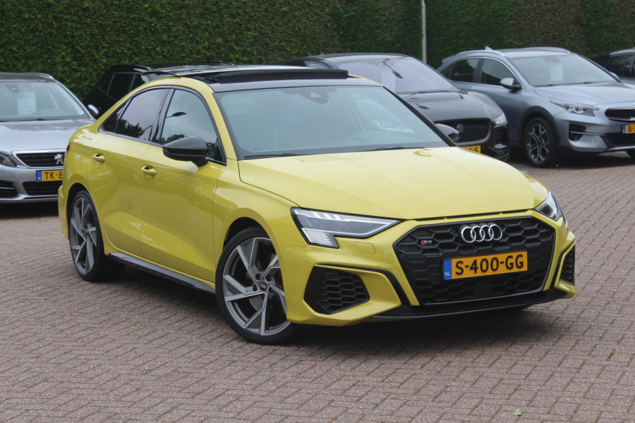Audi S3 Limousine 2.0 TFSI quattro Edition One / Panoramadak / Camera / RS Seats / B&O / 19'' / Matrix LED / Navigatie / Dodehoek / ACC / Stoelverwarming / DAB