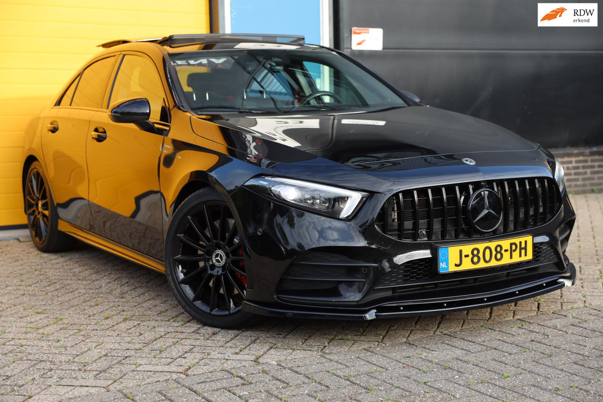 Mercedes-Benz A-Klasse 250 AMG 45 Look / AUT / 224 Pk / Open Panoramadak / Digital Cockpit / Sfeerverlichting / Led / Pdc / 18 Inc Mercedes-Benz A-Klasse 250 AMG 45 Look / AUT / 224 Pk / Open Panoramadak / Digital Cockpit / Sfeerverlichting / Led / Pdc / 18 Inc