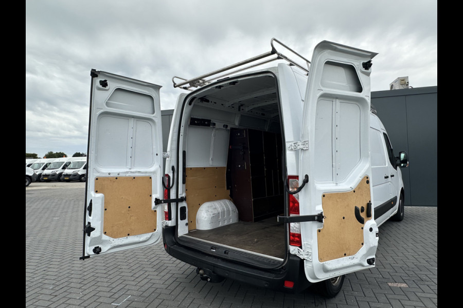 Renault Master 2.3 DCI 136 PK / L3H2 / CAMERA / TREKHAAK / IMPERIAAL / NAVI / AIRCO / CRUISE