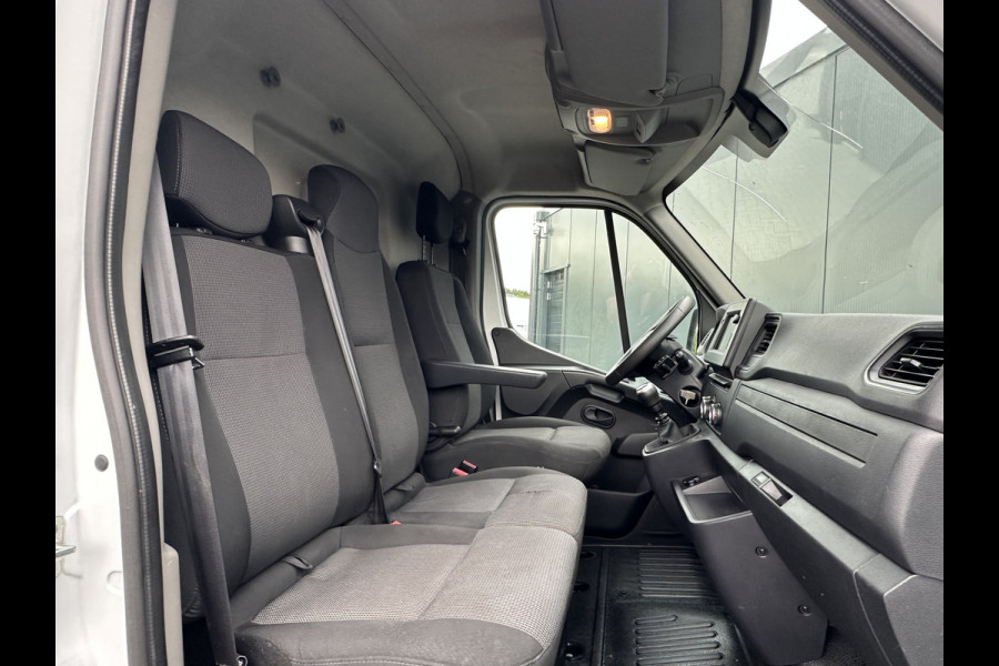 Renault Master 2.3 DCI 136 PK / L3H2 / CAMERA / TREKHAAK / IMPERIAAL / NAVI / AIRCO / CRUISE