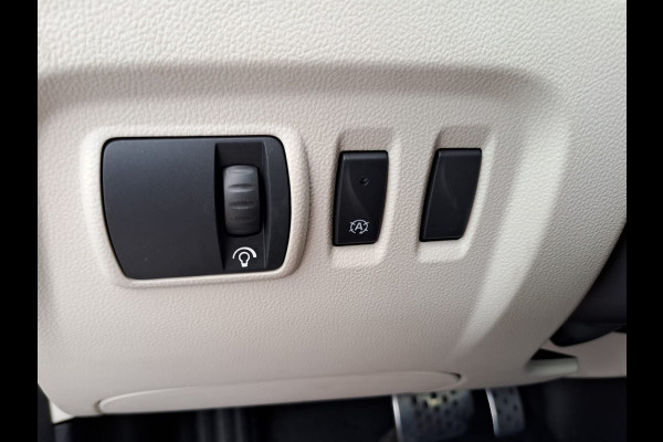 Renault Captur 1.2 TCe Initiale Paris | Automaat | Trekhaak | Stoelverwarming | Twotone | Leder |