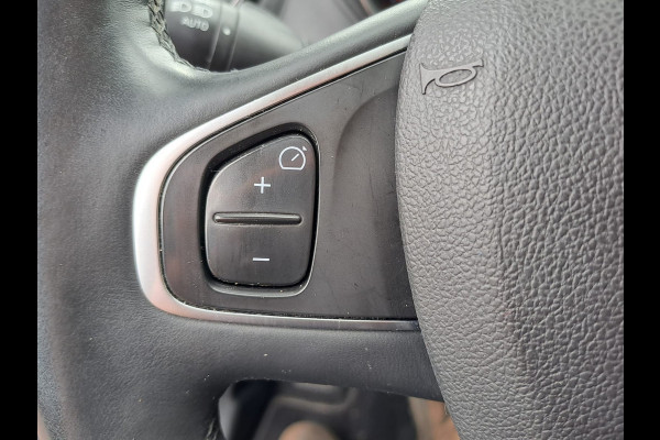 Renault Captur 1.2 TCe Initiale Paris | Automaat | Trekhaak | Stoelverwarming | Twotone | Leder |