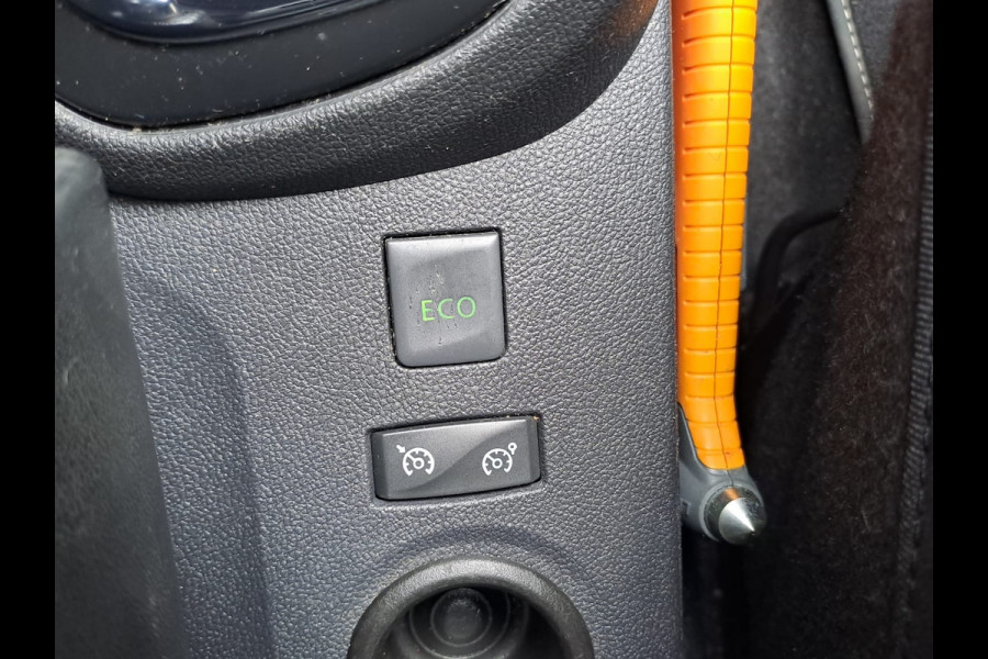 Renault Captur 1.2 TCe Initiale Paris | Automaat | Trekhaak | Stoelverwarming | Twotone | Leder |