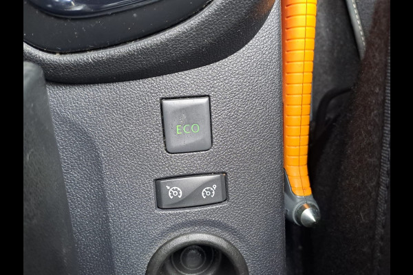 Renault Captur 1.2 TCe Initiale Paris | Automaat | Trekhaak | Stoelverwarming | Twotone | Leder |