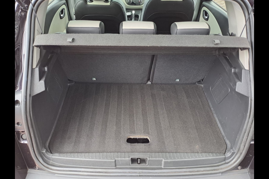 Renault Captur 1.2 TCe Initiale Paris | Automaat | Trekhaak | Stoelverwarming | Twotone | Leder |