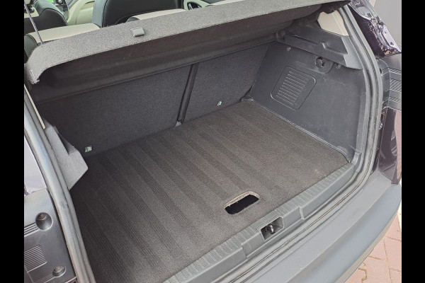 Renault Captur 1.2 TCe Initiale Paris | Automaat | Trekhaak | Stoelverwarming | Twotone | Leder |