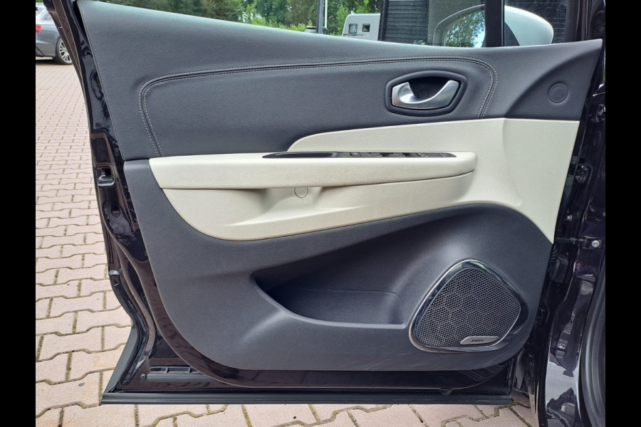 Renault Captur 1.2 TCe Initiale Paris | Automaat | Trekhaak | Stoelverwarming | Twotone | Leder |