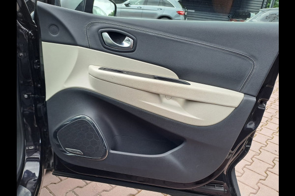 Renault Captur 1.2 TCe Initiale Paris | Automaat | Trekhaak | Stoelverwarming | Twotone | Leder |