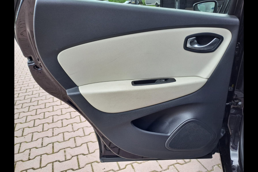 Renault Captur 1.2 TCe Initiale Paris | Automaat | Trekhaak | Stoelverwarming | Twotone | Leder |
