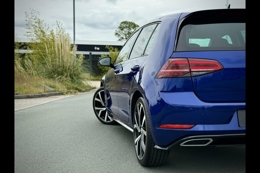 Volkswagen Golf 1.0 TSI R-Line DSG Virtual cockpit|Stoelverwarming|Apple Carplay|PDC|LED