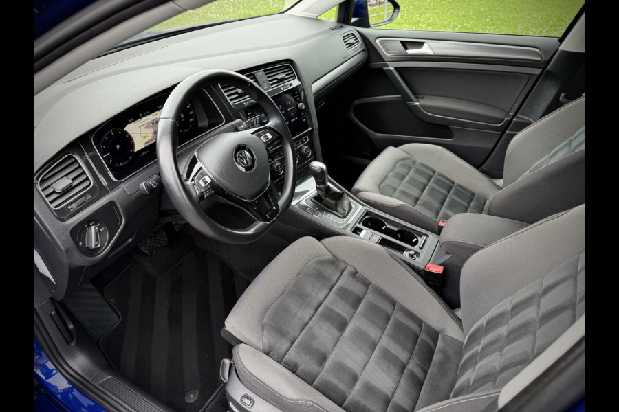 Volkswagen Golf 1.0 TSI R-Line DSG Virtual cockpit|Stoelverwarming|Apple Carplay|PDC|LED