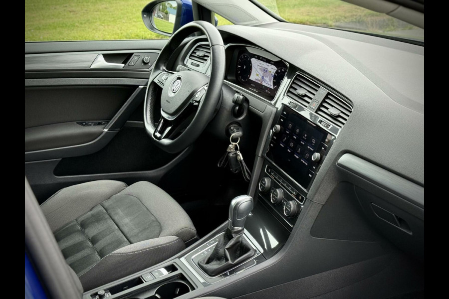 Volkswagen Golf 1.0 TSI R-Line DSG Virtual cockpit|Stoelverwarming|Apple Carplay|PDC|LED
