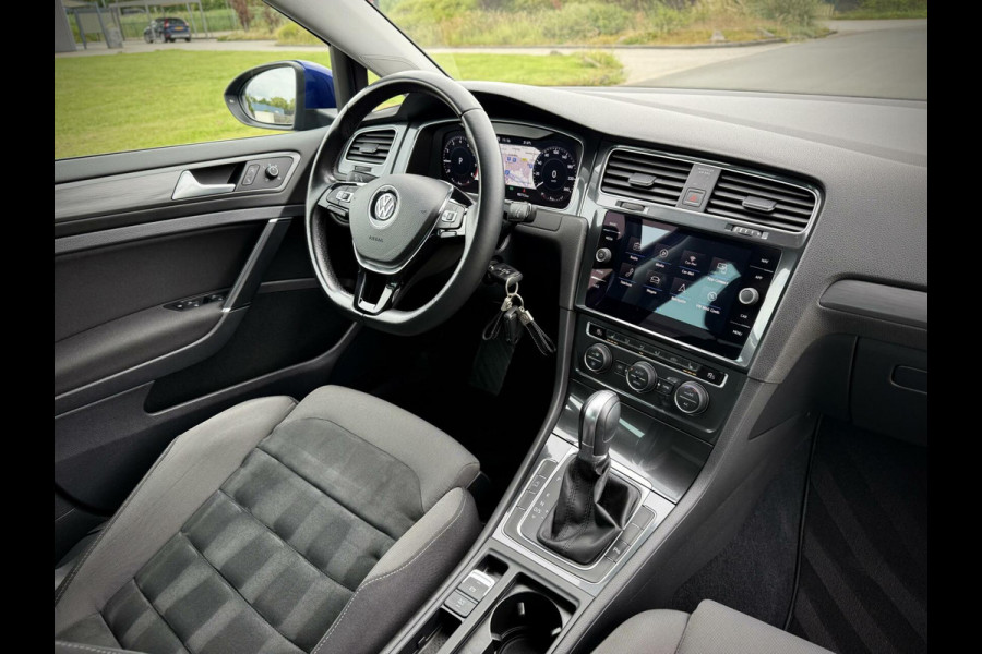 Volkswagen Golf 1.0 TSI R-Line DSG Virtual cockpit|Stoelverwarming|Apple Carplay|PDC|LED