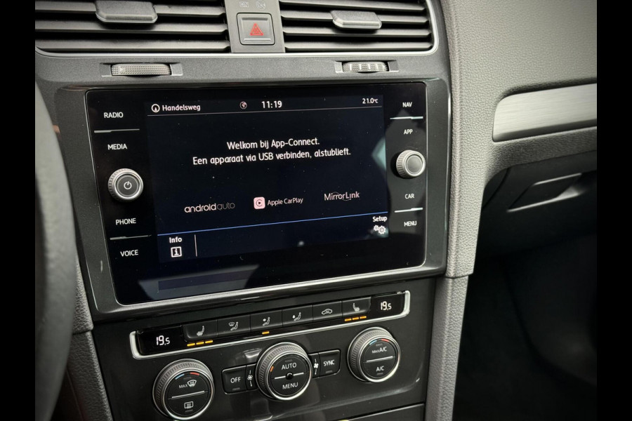 Volkswagen Golf 1.0 TSI R-Line DSG Virtual cockpit|Stoelverwarming|Apple Carplay|PDC|LED