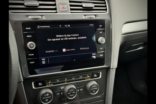 Volkswagen Golf 1.0 TSI R-Line DSG Virtual cockpit|Stoelverwarming|Apple Carplay|PDC|LED