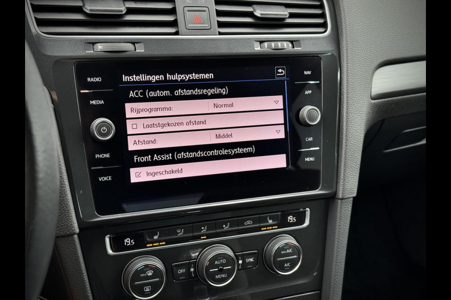 Volkswagen Golf 1.0 TSI R-Line DSG Virtual cockpit|Stoelverwarming|Apple Carplay|PDC|LED
