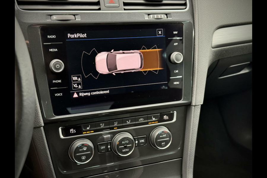 Volkswagen Golf 1.0 TSI R-Line DSG Virtual cockpit|Stoelverwarming|Apple Carplay|PDC|LED