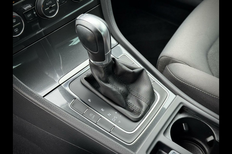 Volkswagen Golf 1.0 TSI R-Line DSG Virtual cockpit|Stoelverwarming|Apple Carplay|PDC|LED