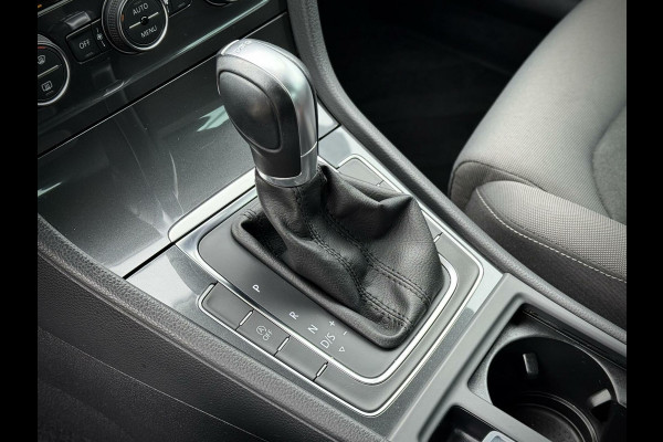 Volkswagen Golf 1.0 TSI R-Line DSG Virtual cockpit|Stoelverwarming|Apple Carplay|PDC|LED