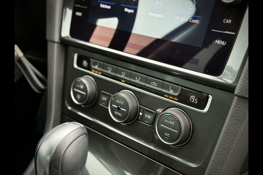 Volkswagen Golf 1.0 TSI R-Line DSG Virtual cockpit|Stoelverwarming|Apple Carplay|PDC|LED
