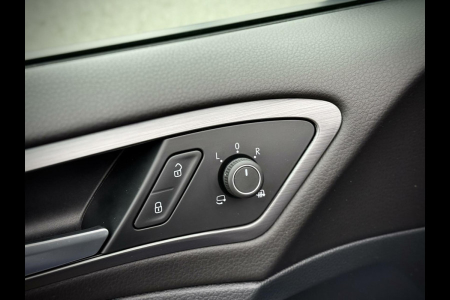 Volkswagen Golf 1.0 TSI R-Line DSG Virtual cockpit|Stoelverwarming|Apple Carplay|PDC|LED