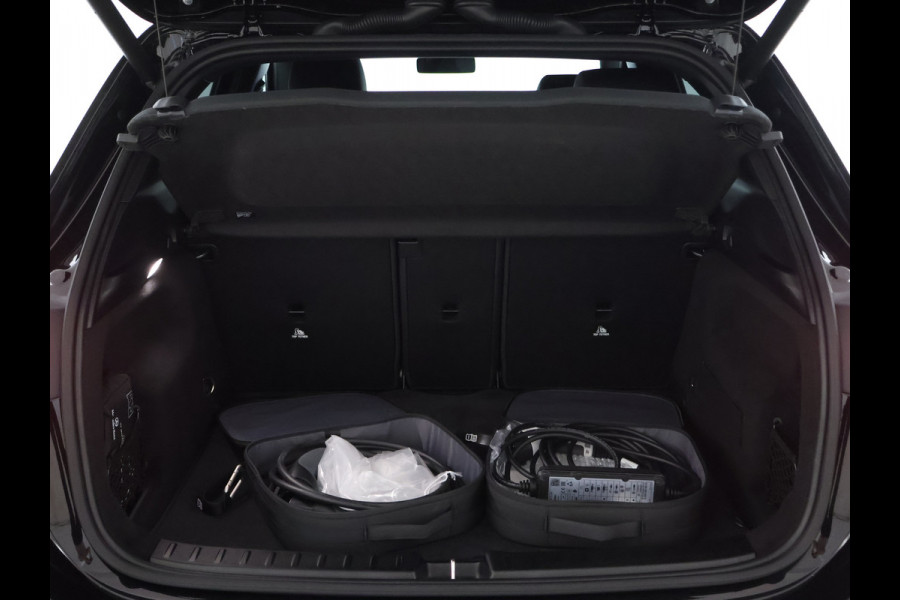 Mercedes-Benz GLA 250 e AMG Face Lift Plug-In Hybride | AMG Line Advanced Plus | 20 Inch AMG Velgen | Stuur en Stoelverwarming | Inclusief 24 maanden Mercedes-Benz Certified garantie voor Europa.