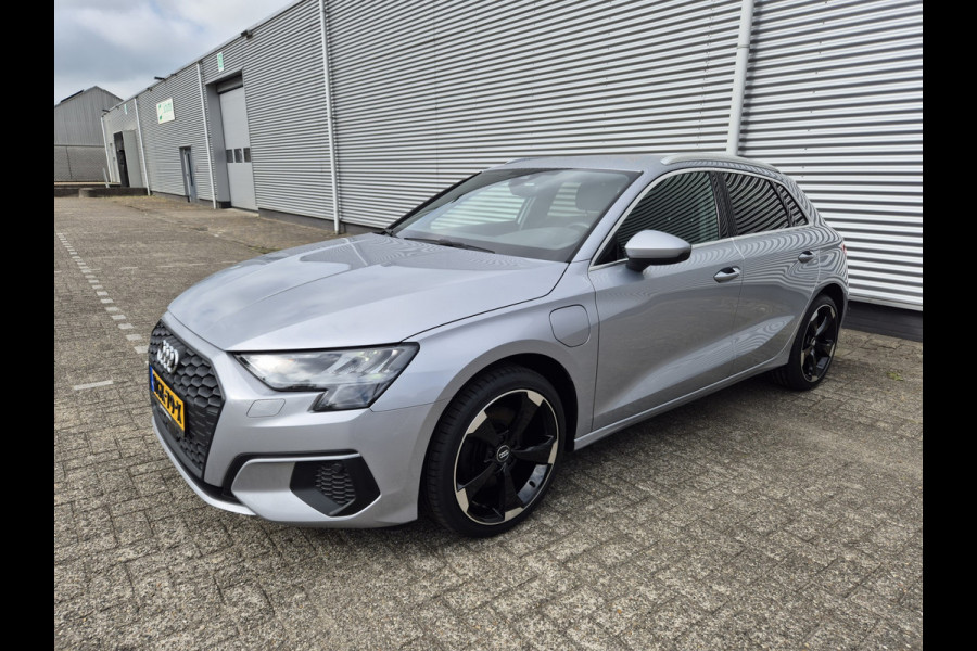 Audi A3 Sportback 40 TFSI e Business edition Automaat,virtueel dashbord, airco,cruise,navigatie,stoelverwarming,parkeersensoren,