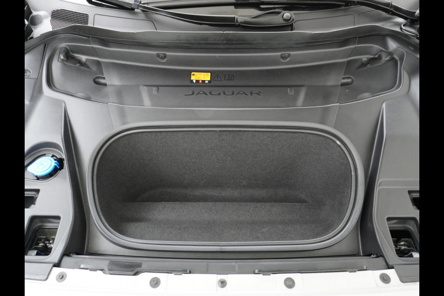 Jaguar I-PACE EV400 PK HSE Luchtvering Pano-Dak Matrix LED € 101K-nieuw! Lmv 22" Stoel- Leer+Elektr+Geheugen Apple Carplay Camera DAB Voicecom Meridian™ Surround 825Watt Dual-Ecc achter ! Driver-Assistance-Pack AEB DodehoekDetector ASR Hill-Hold Roll-Stability Control Verkeersborddetectie vermoeidheidsherkenning UitparkeerWaarsch. Orig. NLse auto 4,8sec 0-100 11KW laden thuis ! Snelladen tot 104kw DC 696Nm koppel ! 90kwh accu  Slechts 20.500 km.