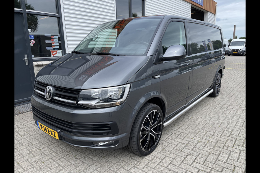 Volkswagen Transporter 2.0 TDI 150pk L2H1 Comfortline / vaste prijs rijklaar € 17.950 ex btw / lease vanaf € 302 / euro 6 diesel / bpm vrij / 20 inch wielen / trekhaak / Bott ingerichte laadruimte !