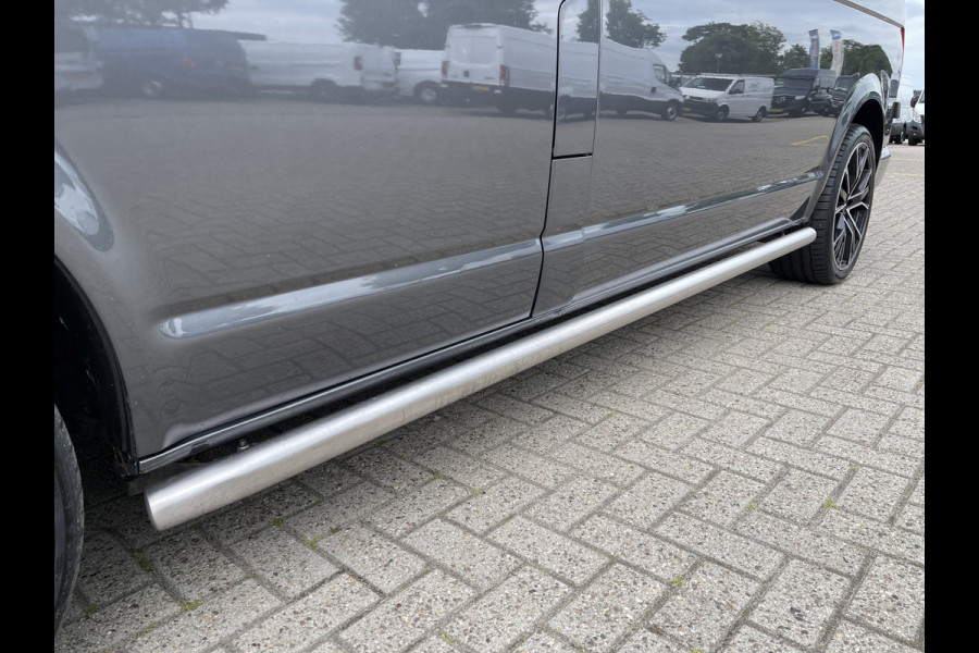 Volkswagen Transporter 2.0 TDI 150pk L2H1 Comfortline / vaste prijs rijklaar € 17.950 ex btw / lease vanaf € 302 / euro 6 diesel / bpm vrij / 20 inch wielen / trekhaak / Bott ingerichte laadruimte !
