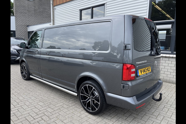Volkswagen Transporter 2.0 TDI 150pk L2H1 Comfortline / vaste prijs rijklaar € 17.950 ex btw / lease vanaf € 302 / euro 6 diesel / bpm vrij / 20 inch wielen / trekhaak / Bott ingerichte laadruimte !