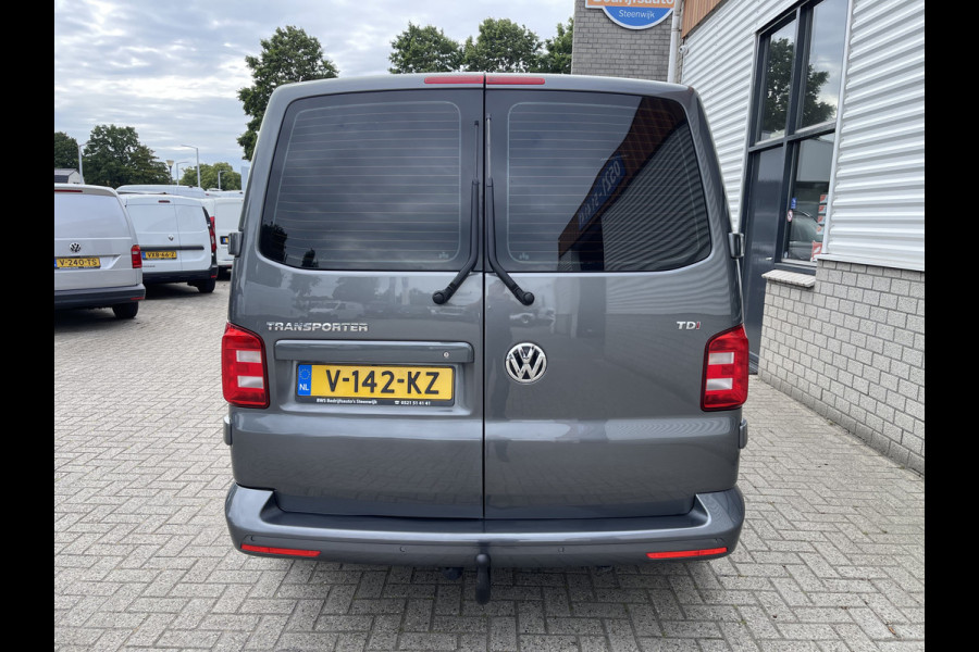 Volkswagen Transporter 2.0 TDI 150pk L2H1 Comfortline / vaste prijs rijklaar € 17.950 ex btw / lease vanaf € 302 / euro 6 diesel / bpm vrij / 20 inch wielen / trekhaak / Bott ingerichte laadruimte !