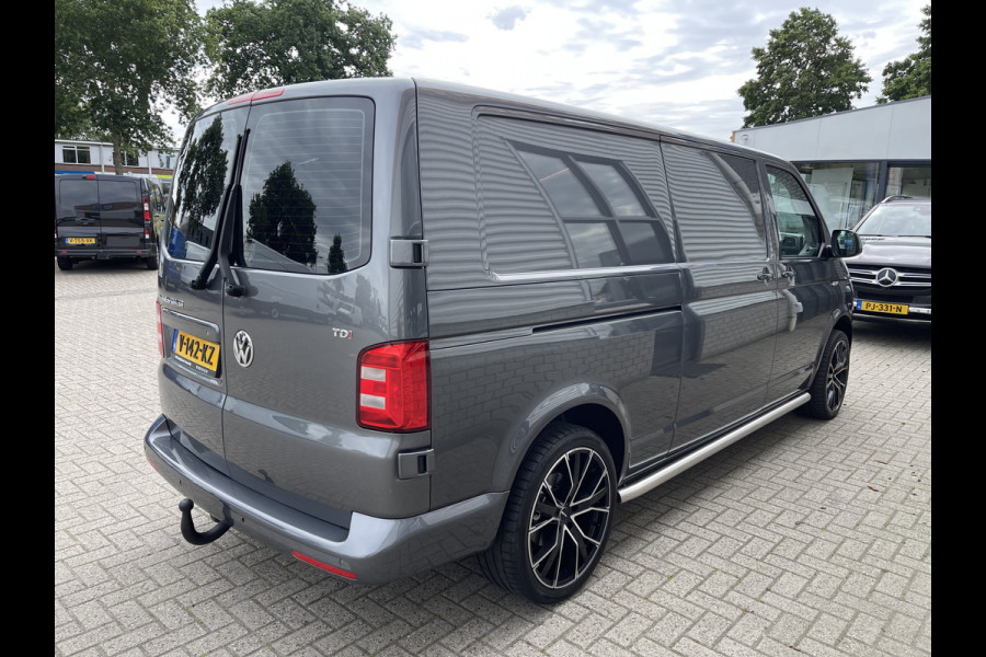 Volkswagen Transporter 2.0 TDI 150pk L2H1 Comfortline / vaste prijs rijklaar € 17.950 ex btw / lease vanaf € 302 / euro 6 diesel / bpm vrij / 20 inch wielen / trekhaak / Bott ingerichte laadruimte !