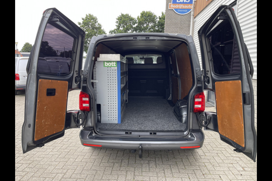 Volkswagen Transporter 2.0 TDI 150pk L2H1 Comfortline / vaste prijs rijklaar € 17.950 ex btw / lease vanaf € 302 / euro 6 diesel / bpm vrij / 20 inch wielen / trekhaak / Bott ingerichte laadruimte !