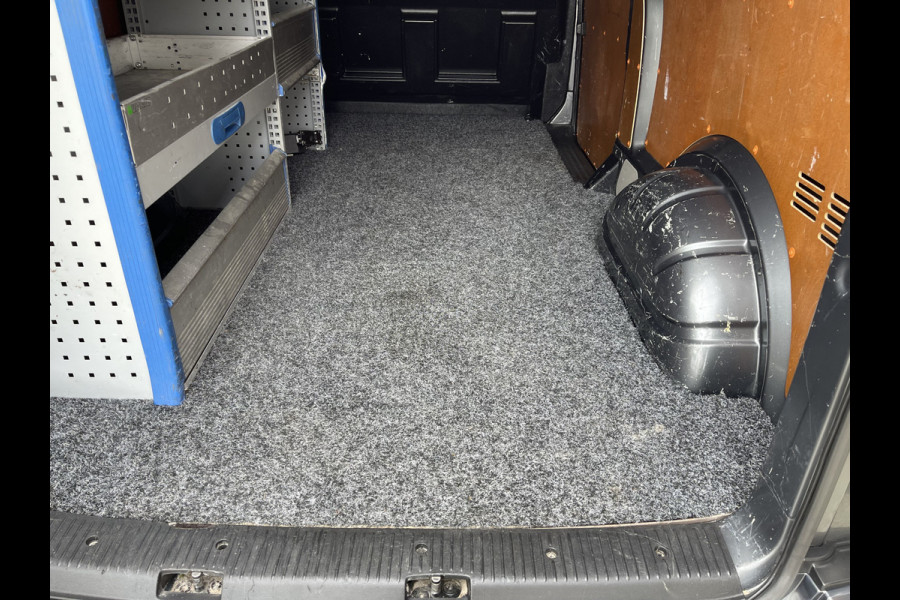 Volkswagen Transporter 2.0 TDI 150pk L2H1 Comfortline / vaste prijs rijklaar € 17.950 ex btw / lease vanaf € 302 / euro 6 diesel / bpm vrij / 20 inch wielen / trekhaak / Bott ingerichte laadruimte !