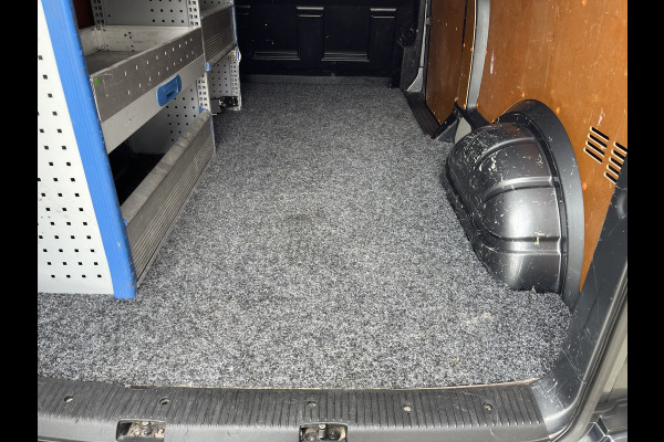 Volkswagen Transporter 2.0 TDI 150pk L2H1 Comfortline / vaste prijs rijklaar € 17.950 ex btw / lease vanaf € 302 / euro 6 diesel / bpm vrij / 20 inch wielen / trekhaak / Bott ingerichte laadruimte !