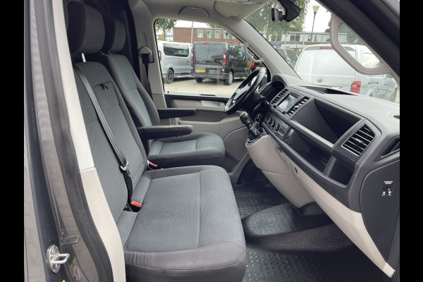 Volkswagen Transporter 2.0 TDI 150pk L2H1 Comfortline / vaste prijs rijklaar € 17.950 ex btw / lease vanaf € 302 / euro 6 diesel / bpm vrij / 20 inch wielen / trekhaak / Bott ingerichte laadruimte !