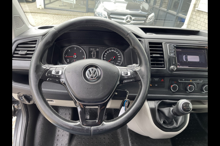 Volkswagen Transporter 2.0 TDI 150pk L2H1 Comfortline / vaste prijs rijklaar € 17.950 ex btw / lease vanaf € 302 / euro 6 diesel / bpm vrij / 20 inch wielen / trekhaak / Bott ingerichte laadruimte !
