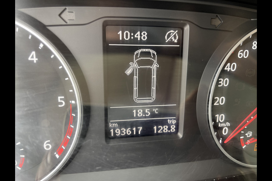 Volkswagen Transporter 2.0 TDI 150pk L2H1 Comfortline / vaste prijs rijklaar € 17.950 ex btw / lease vanaf € 302 / euro 6 diesel / bpm vrij / 20 inch wielen / trekhaak / Bott ingerichte laadruimte !
