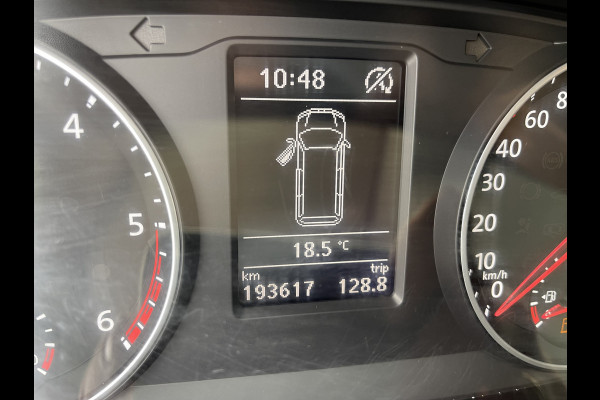Volkswagen Transporter 2.0 TDI 150pk L2H1 Comfortline / vaste prijs rijklaar € 17.950 ex btw / lease vanaf € 302 / euro 6 diesel / bpm vrij / 20 inch wielen / trekhaak / Bott ingerichte laadruimte !