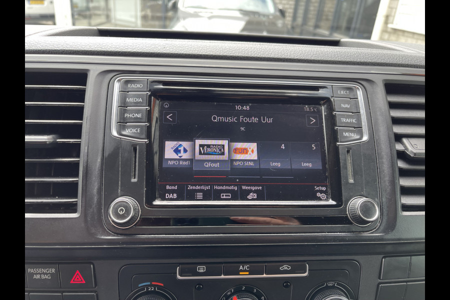Volkswagen Transporter 2.0 TDI 150pk L2H1 Comfortline / vaste prijs rijklaar € 17.950 ex btw / lease vanaf € 302 / euro 6 diesel / bpm vrij / 20 inch wielen / trekhaak / Bott ingerichte laadruimte !