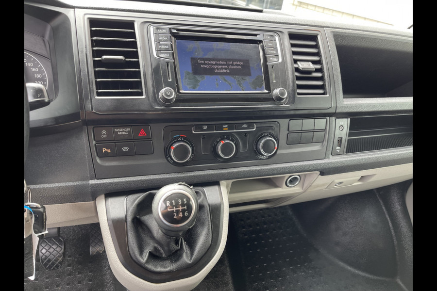 Volkswagen Transporter 2.0 TDI 150pk L2H1 Comfortline / vaste prijs rijklaar € 17.950 ex btw / lease vanaf € 302 / euro 6 diesel / bpm vrij / 20 inch wielen / trekhaak / Bott ingerichte laadruimte !
