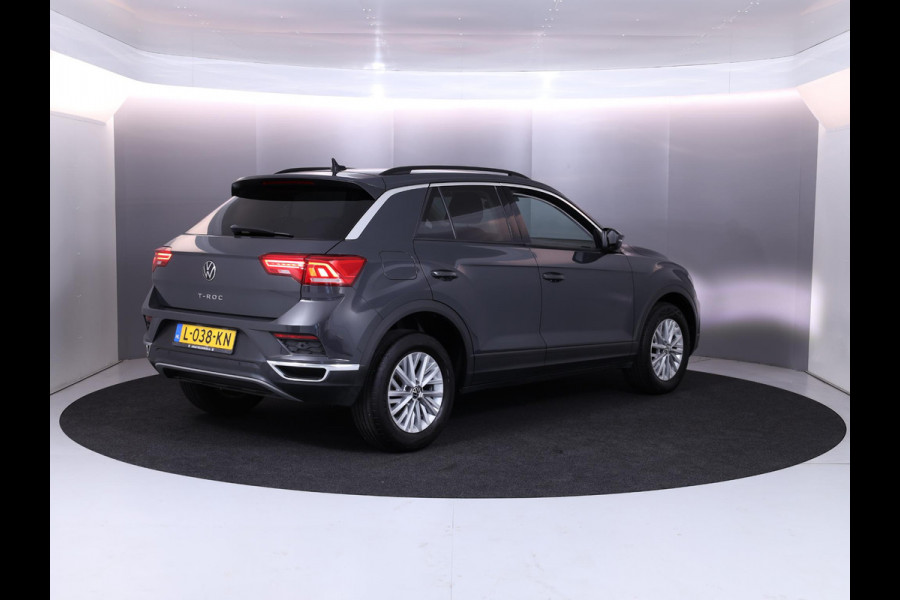 Volkswagen T-Roc 1.0 TSI Style 110 pk | Navigatie | Parkeersensoren | Adaptieve cruise control | Apple Carplay/Android Auto |