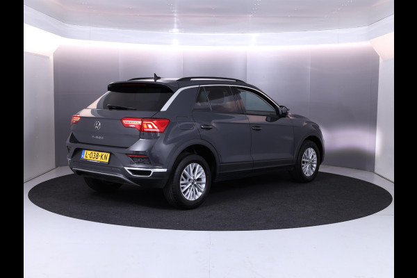 Volkswagen T-Roc 1.0 TSI Style 110 pk | Navigatie | Parkeersensoren | Adaptieve cruise control | Apple Carplay/Android Auto |