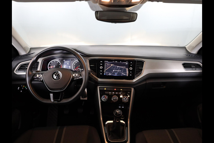 Volkswagen T-Roc 1.0 TSI Style 110 pk | Navigatie | Parkeersensoren | Adaptieve cruise control | Apple Carplay/Android Auto |