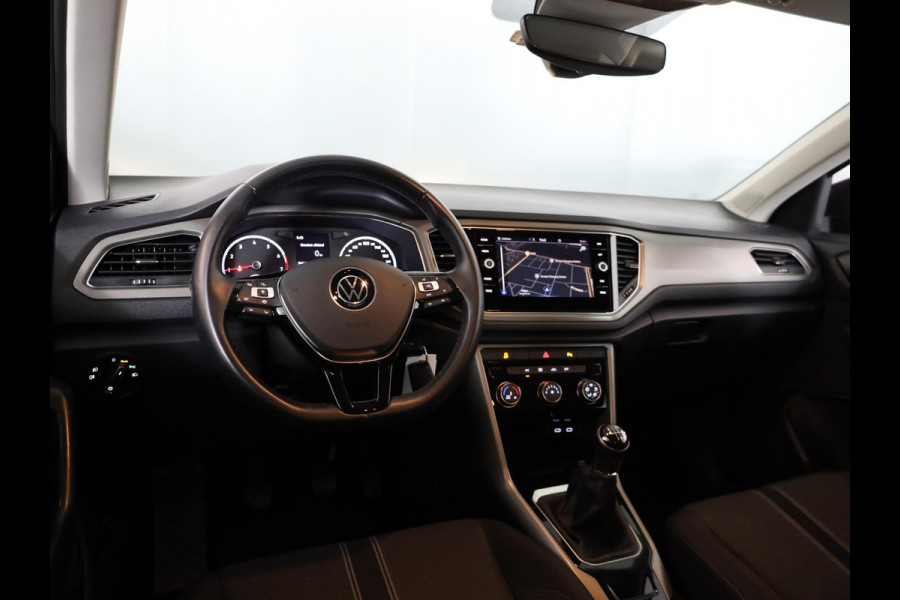 Volkswagen T-Roc 1.0 TSI Style 110 pk | Navigatie | Parkeersensoren | Adaptieve cruise control | Apple Carplay/Android Auto |