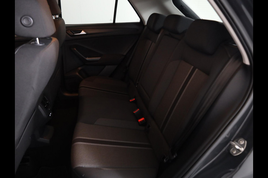 Volkswagen T-Roc 1.0 TSI Style 110 pk | Navigatie | Parkeersensoren | Adaptieve cruise control | Apple Carplay/Android Auto |