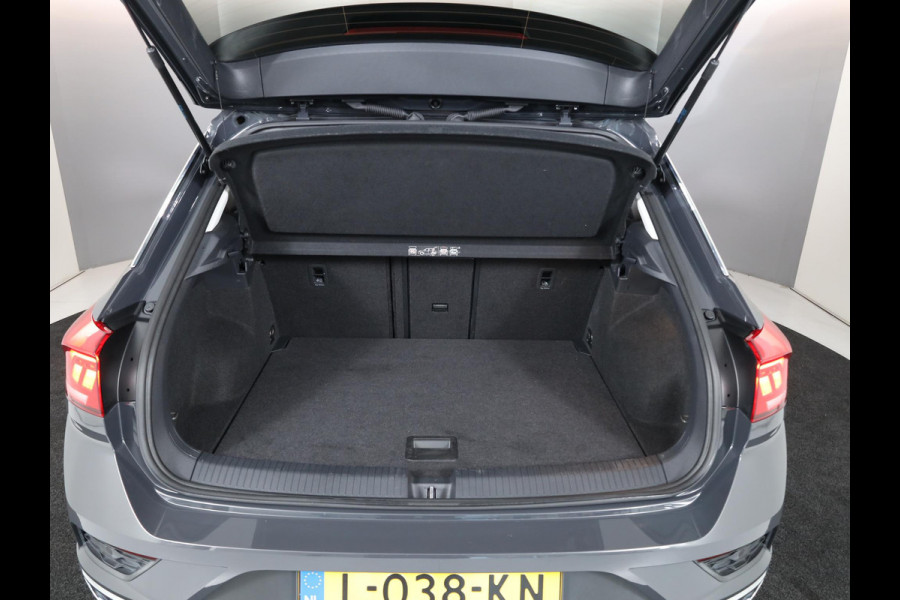 Volkswagen T-Roc 1.0 TSI Style 110 pk | Navigatie | Parkeersensoren | Adaptieve cruise control | Apple Carplay/Android Auto |